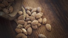 Опасно! 5 странични ефекта от хапването на повече бадеми