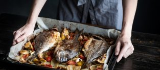 Как да печем риба и да я запазим сочна: Полезни съвети, които действително работят