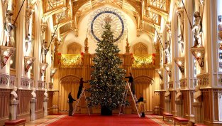 Кралска Коледа – вижте красивата празнична украса в резиденцията на крал Чарлз