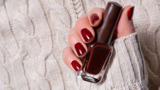7 цвята за маникюр през ноември, които ще ви пренесат до празниците