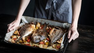 Как да печем риба и да я запазим сочна: Полезни съвети, които действително работят