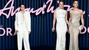 Нина Добрев и племенничките на принцеса Даяна сред най-добре облечените звезди на Fashion Awards