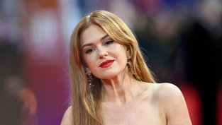 Айла Фишър отваря вратите на новия си дом в Лондон 