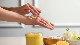 Топлина и грижа – Най-добрите домашни маски за ръце, с които да се поглезите през новия сезон