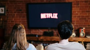 Netflix купува Warner Bros. Discovery и светът на киното се преобръща