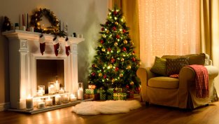 Безопасно ли е да оставяте коледните светлини през нощта