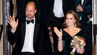 Принцът и принцесата в кадифе – Кейт Мидълтън и Уилям с първи червен килим от 2 години насам