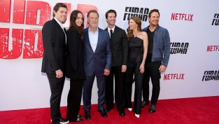 Арнолд Шварценегер с рядка поява със синовете си Патрик и Кристофър