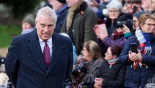 Принц Андрю ще напусне кралския си дом, само ако получи два други в замяна