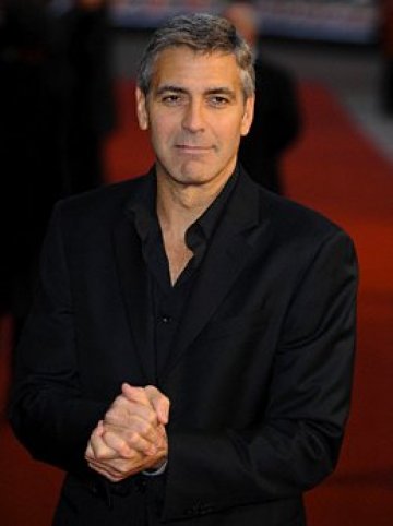 Плейбоят май е самотен? Скоро ще разберем. Снимки: SVAP