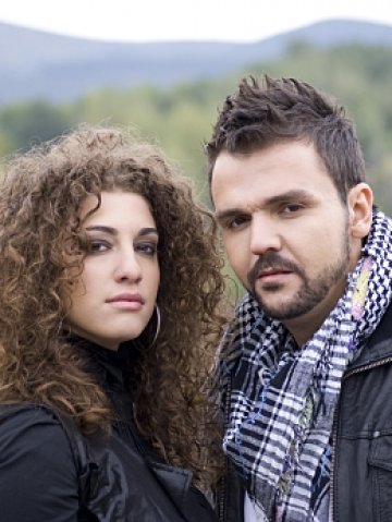 Графа  и Нора са най-новата двойка. Музикална. Парчето е &quot;Именно ти&quot;. Снимки: Вирджиния Рекърдс, Ейвън