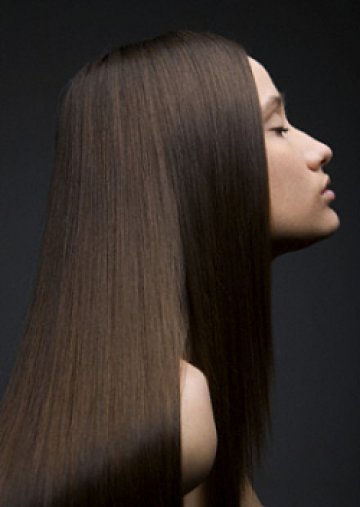 Много дългата коса отива на по-високи жени, а късата подстрижка на нежни и малки лица. Снимка: AMY