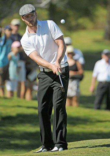 Джъстин иначе е добре. Играе голф и прави песни. Снимка: Gettyimages/ Guliver