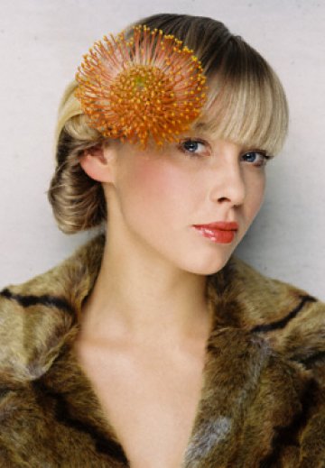 Красивата коса не се разбира нито с вълнените шапки, нито със стилизиращите продукти. Но и за това си има решение. Снимки: SVAP