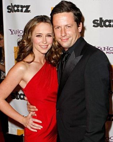 Дженифър и приятелят й ще се престорят на най-секси двойката Анджелина и Брад. Хитро. Снимки: GettyImages/Guliver