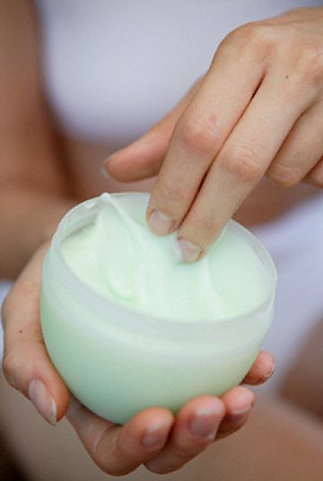 Подхранващ крем и всичко през зимата ще е наред. Снимка: СВ