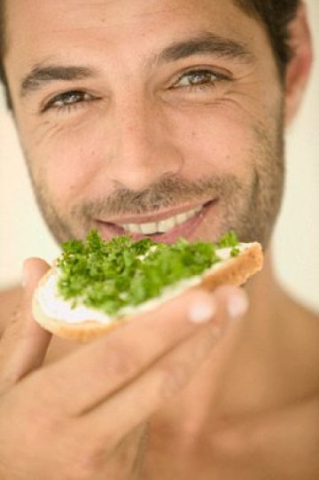 Здравословната диета и активният начин на живот реално могат да ти спестят инсулта. Снимка: AMY