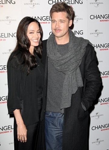 Гледаме и не вярваме на очите си. Мустаци. Върху Брад Пит. Снимка: Gettyimages/ Guliver