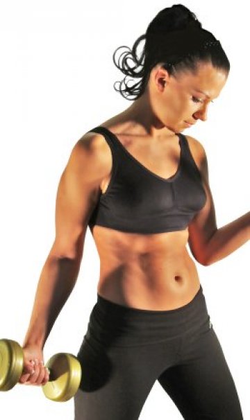 Изсечени рамене ще подчертаят женствеността ви до неузнаваемост. Снимки: Tialoto.bg, scx