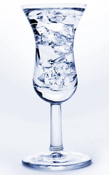 Повече лед в питието ви значи по-малко алкохол и по-малко калории. Снимки: sxc