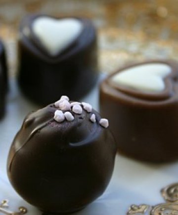 Черният шоколад е вкусен, полезен, а може би и помага в контрола на килограмите. Снимка: scx