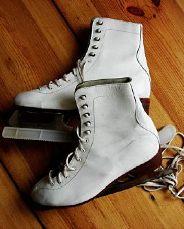 На много места вече има зимни пързалки и един час каране кънки определено ще ви се отразят добре. Снимка: sxc