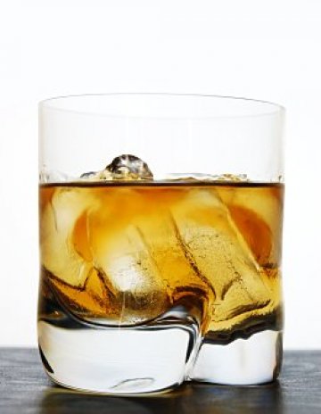 Чаша алкохол на ден може да се окаже полезна за сексуалния ви живот. Но не прекалявайте, ей! Снимка: sxc