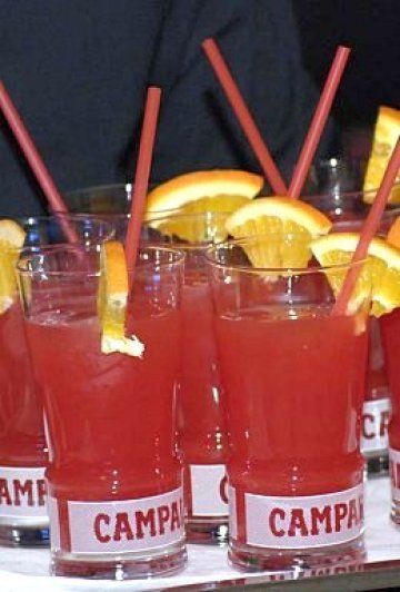 Червената страст ще ви вдъхнови за палави емоции. Снимка: Campari