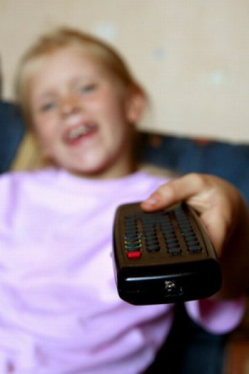 Внимавайте колко телевизия гледат хлапетата. По-добре е да играят на открито. Снимка: Dreamstime