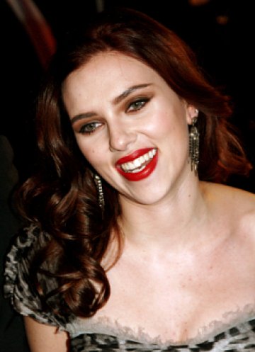 Гримът по ангелското й лице не ни дава покой вече няколко часа. Снимки: GettyImages/Guliver