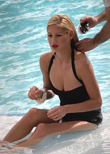Ана зад кадър - без фотошоп и разни други ретуши. Снимки: AMY