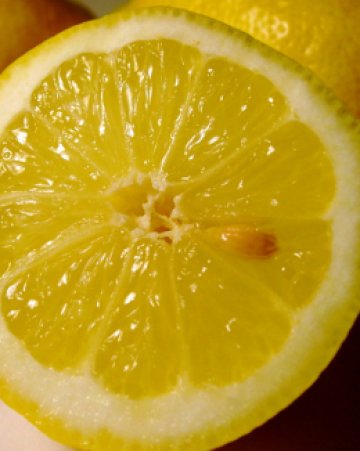 Забравете за оцета. С лимон салатите стават много по-вкусни. Снимка: SXC