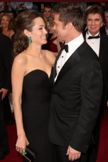 Това момиче ни озадачава все повече и повече. Миличкия Брад, дано да издържи. Снимка: Gettyimages/ Guliver