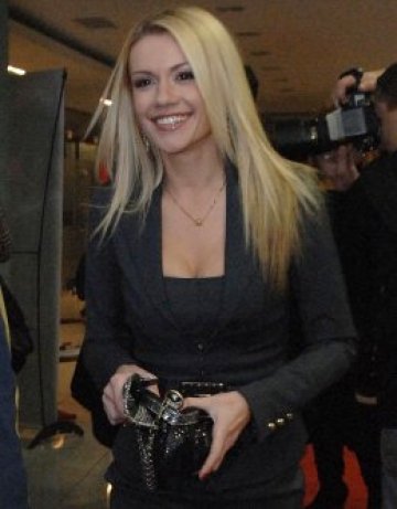 Мария и в крачка, и в поза е елегантна. Снимки: Булфото