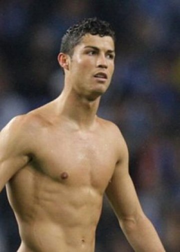 Криси май изглежда най-добре на терена... Снимки: AMY, CB