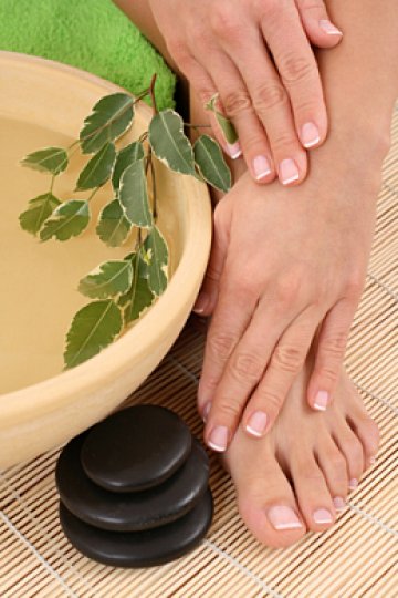 Разхлаждаща грижа и подходящи добавки. Толкова им трябва на краката ви. Снимка: Dreamstime