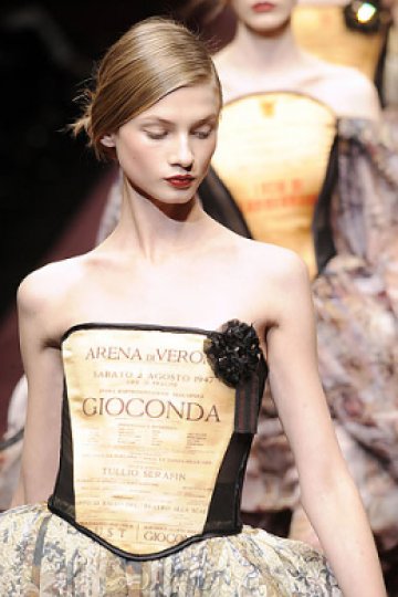 Основни диктатори на идния сезон са D&G, които заложиха на кралски стил и оперна динамичност.Снимки: AMY