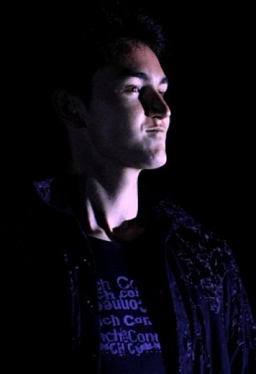 Николай и Гравити в склада, при изкуството. Снимки: Bulphoto