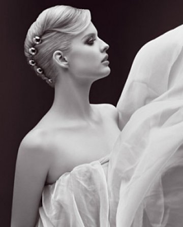 Безупречни коси, с много грижа. Снимки: Carita