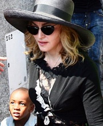 Мадона спря да си поеме въздух за 51-я си рожден ден. Снимки: AMY, CB, DM