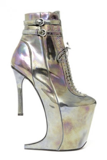 Безспорно са еклектични. И неносими. Снимки: Нина Ричи