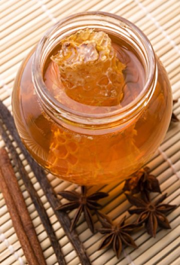Канела и мед. Само да го гледа човек и се чувства по-добре. Снимка: Dreamstime