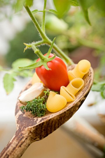 Средиземноморската диета е с много зеленчуци, паста и риба. Снимка: Dreamstime