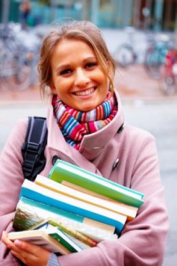 Толкова широка усмивка едва ли става заради едни нови ботуши. Снимка: Dreamstime