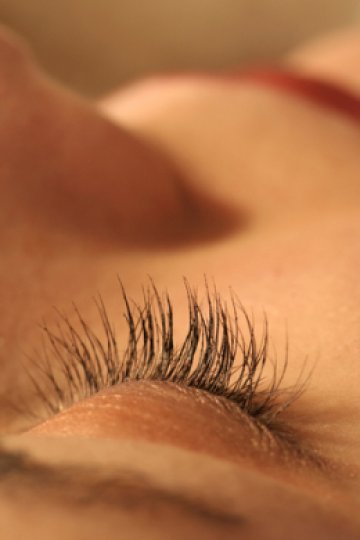 Оформянето на веждите иска специални грижи. Снимка: Dreamstime