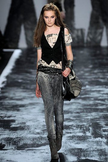 Представете си я без елечето...Не се получава. Снимки:Style