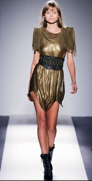 Аби Лий в зашеметяваща рокля на Balmain. Снимки: Fashion