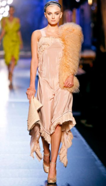 Като кралица. Снимка: Fashion