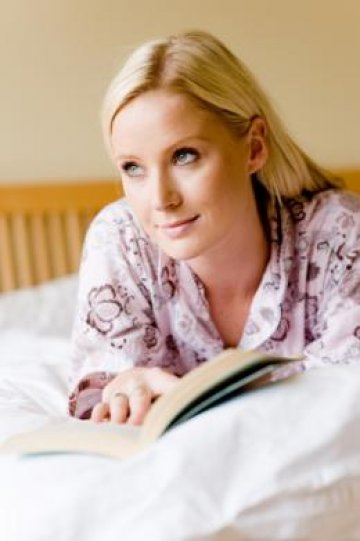 Някои в леглото влизат с книжка, не с мъж. Снимка: Dreamstime