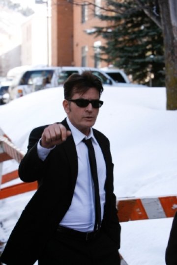 Шийн на път за съда в Аспен. Снимка: Getty Images/ Guliver